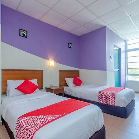 Oyo 702 D View Hotel Mersing Exterior photo